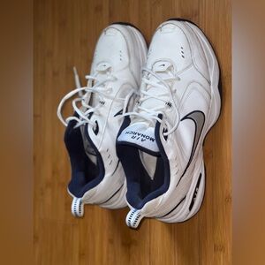 Men’s Nike air monarch